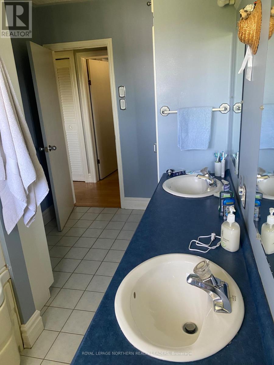 












211 11 HIGHWAY

,
Fauquier-Strickland,




Ontario
P0L1G0

