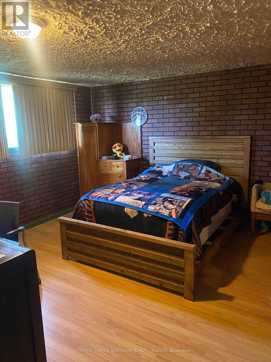 












211 11 HIGHWAY

,
Fauquier-Strickland,




Ontario
P0L1G0

