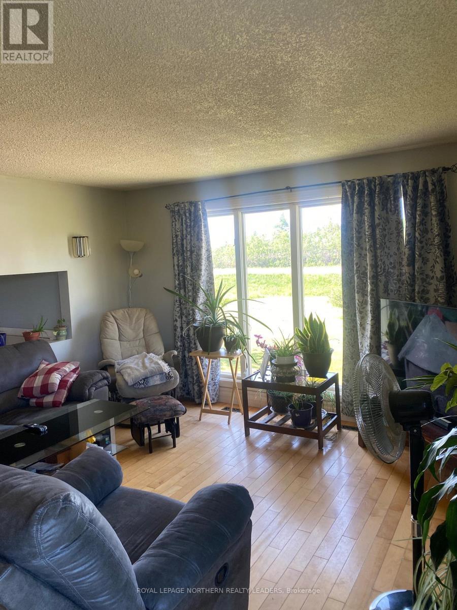 












211 11 HIGHWAY

,
Fauquier-Strickland,




Ontario
P0L1G0

