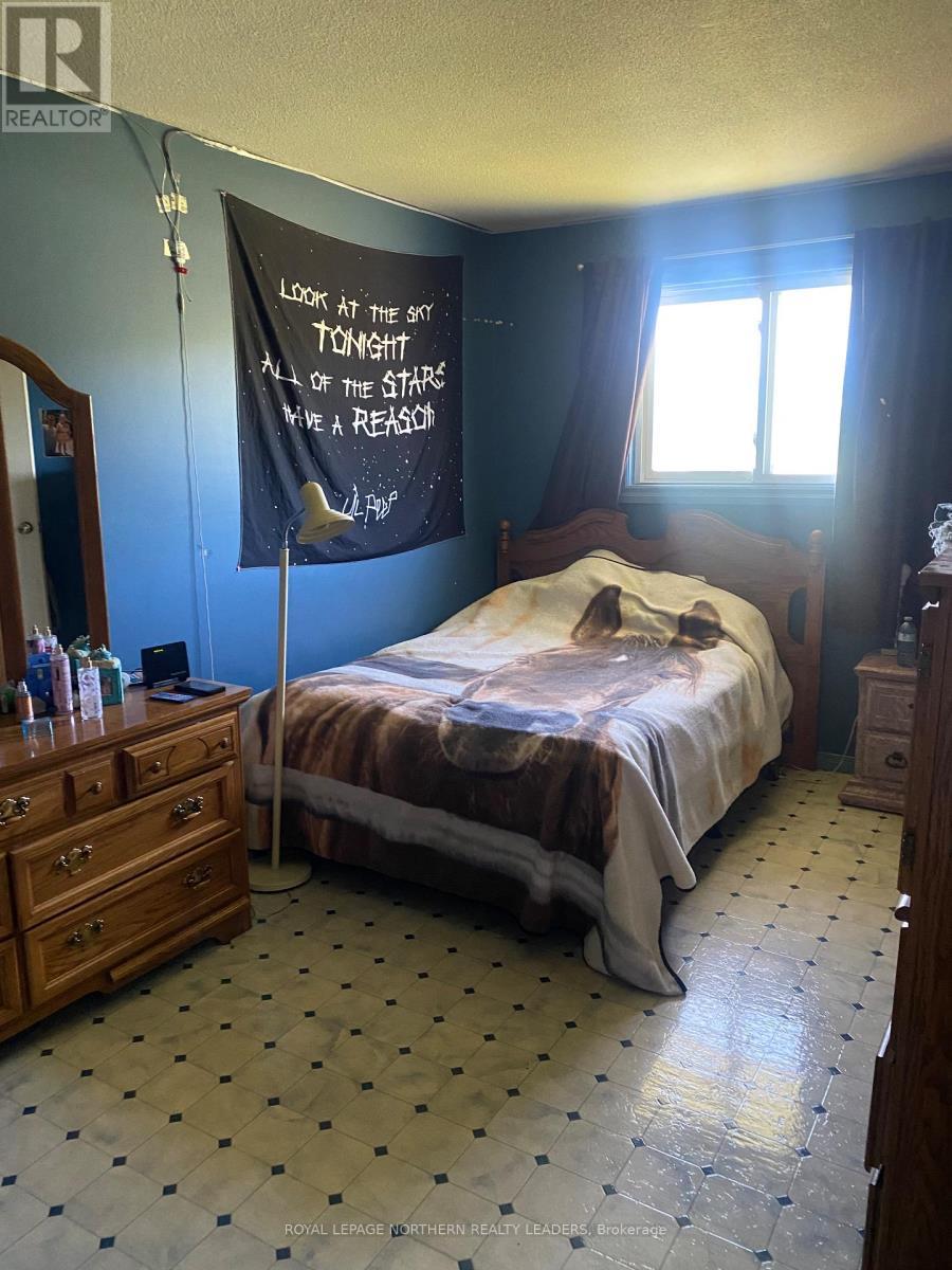 












211 11 HIGHWAY

,
Fauquier-Strickland,




Ontario
P0L1G0

