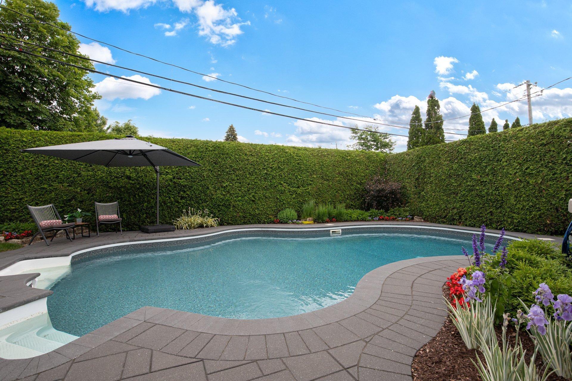









2635


Rue Périgny

,
Longueuil (Le Vieux-Longueuil),




QC
J4L1S7

