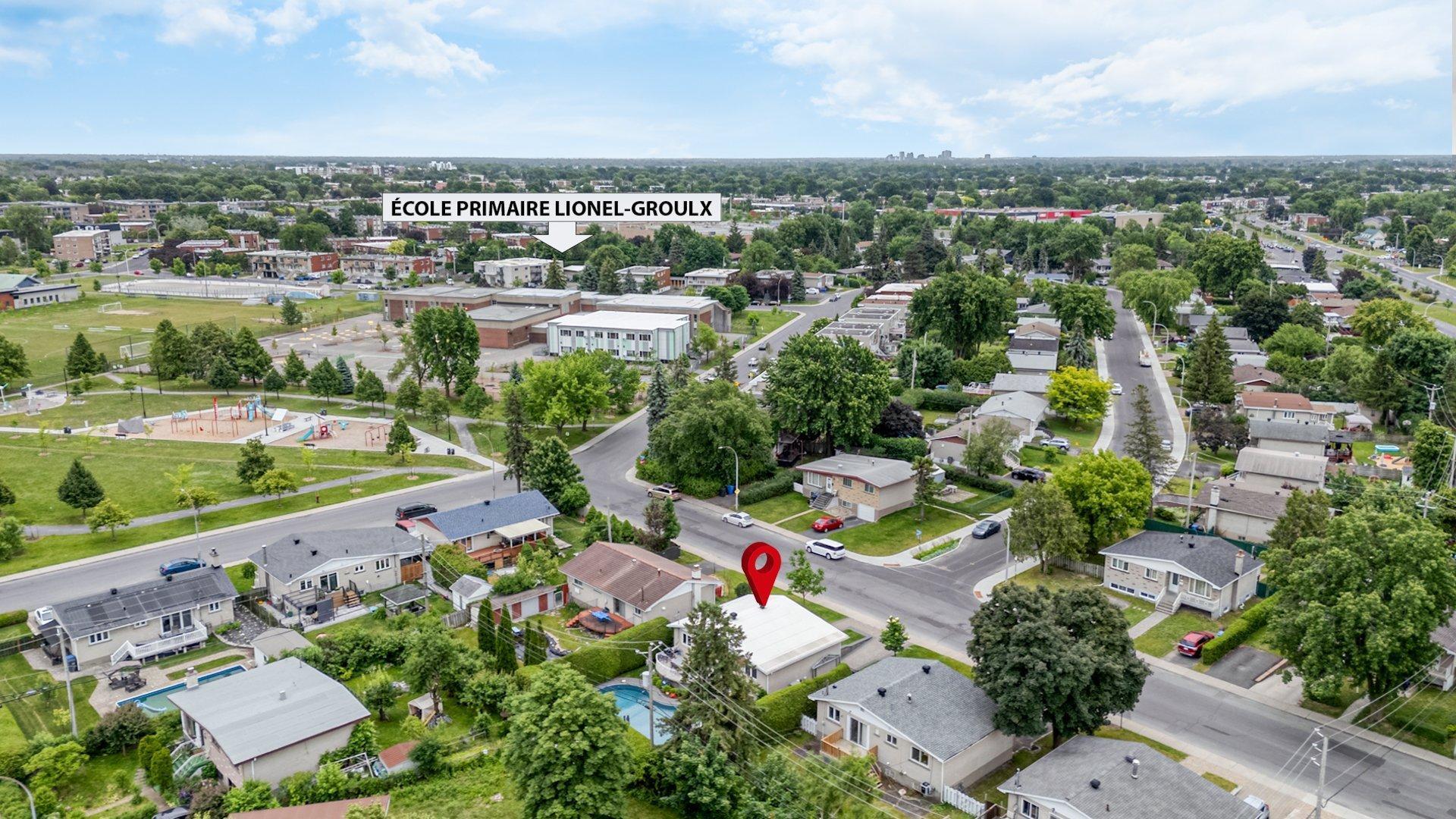 









2635


Rue Périgny

,
Longueuil (Le Vieux-Longueuil),




QC
J4L1S7

