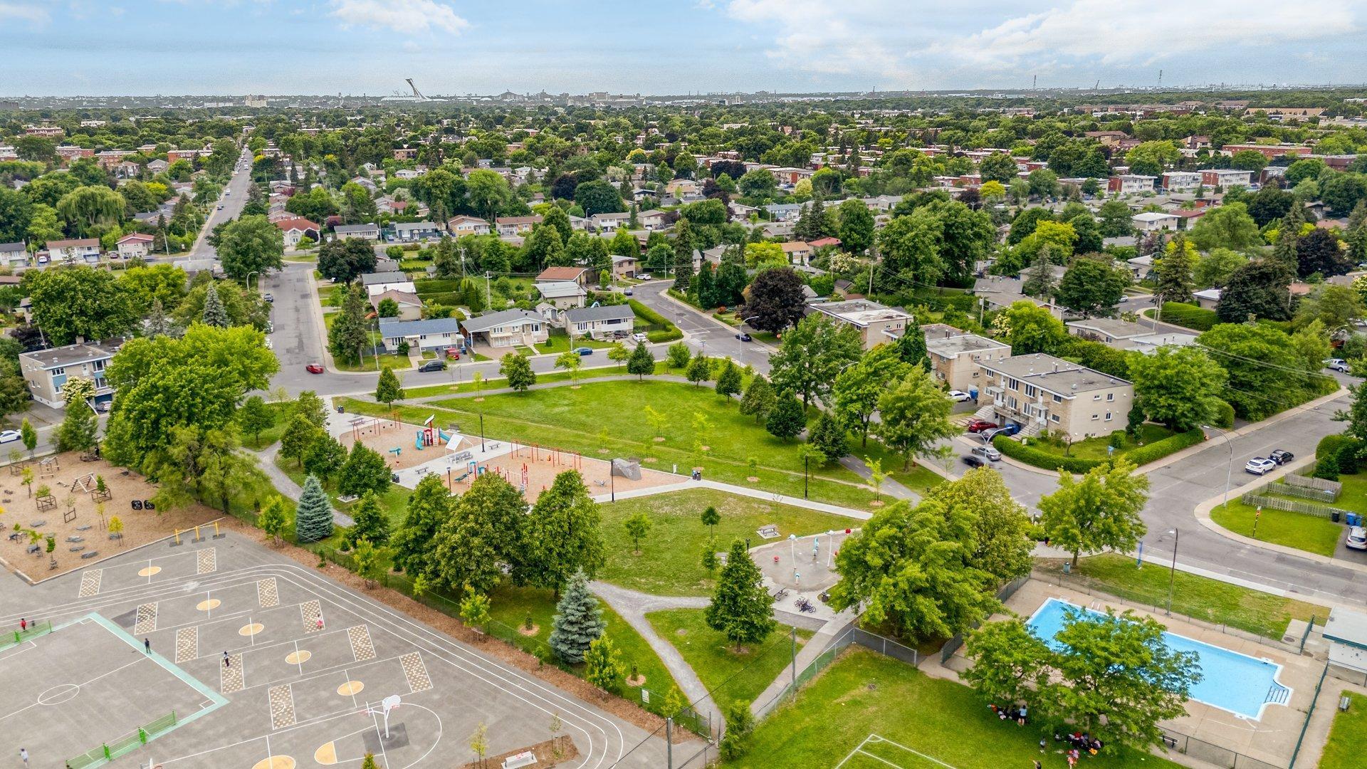 









2635


Rue Périgny

,
Longueuil (Le Vieux-Longueuil),




QC
J4L1S7

