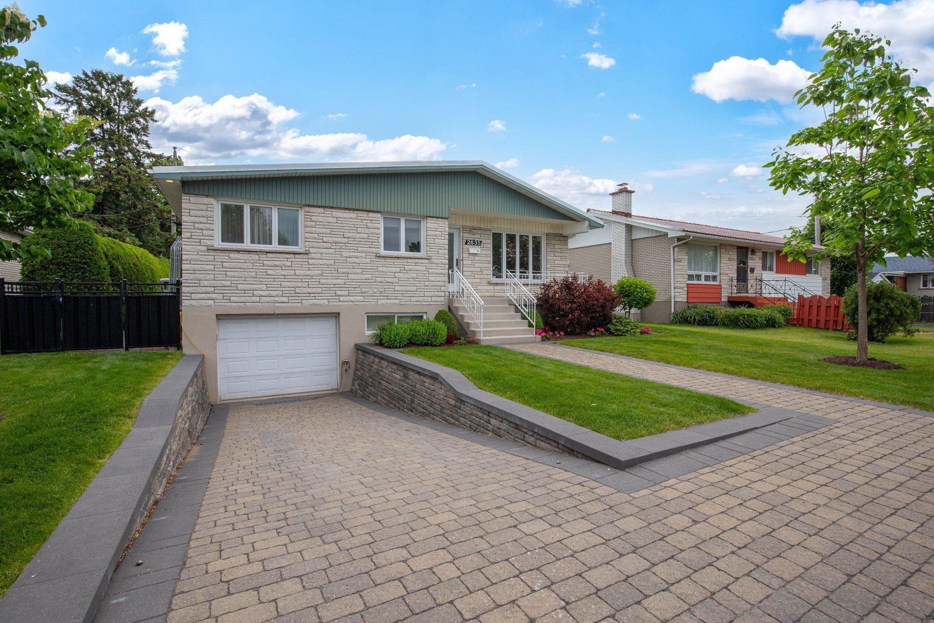 









2635


Rue Périgny

,
Longueuil (Le Vieux-Longueuil),




QC
J4L1S7

