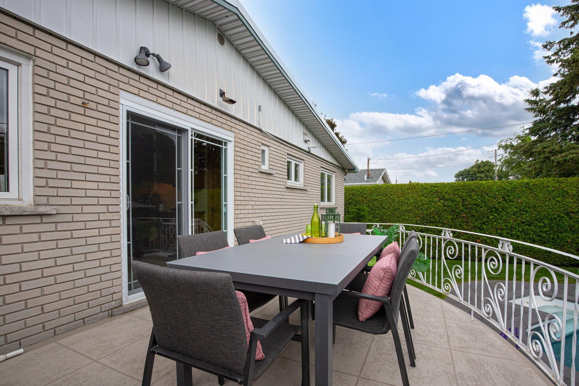 









2635


Rue Périgny

,
Longueuil (Le Vieux-Longueuil),




QC
J4L1S7

