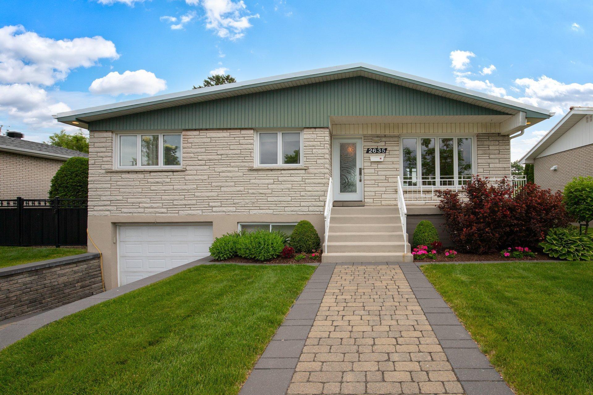 









2635


Rue Périgny

,
Longueuil (Le Vieux-Longueuil),




QC
J4L1S7

