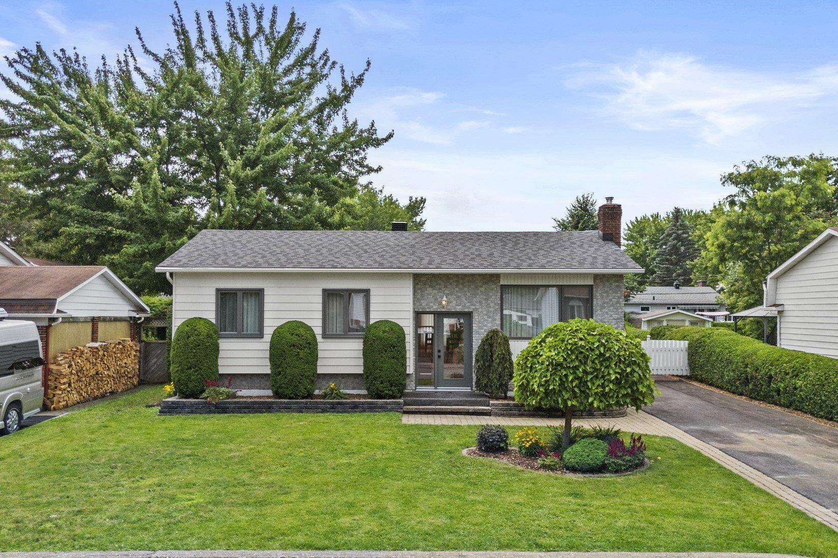









1063


Rue Galinée

,
Saint-Bruno-de-Montarville,




QC
J3V3W5


