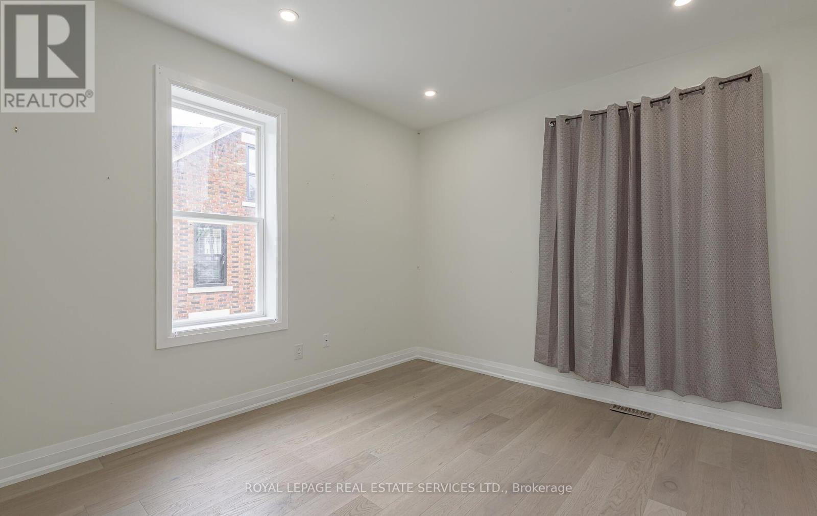 












631 LAWRENCE STREET

,
Cambridge,




Ontario
N3H2M8

