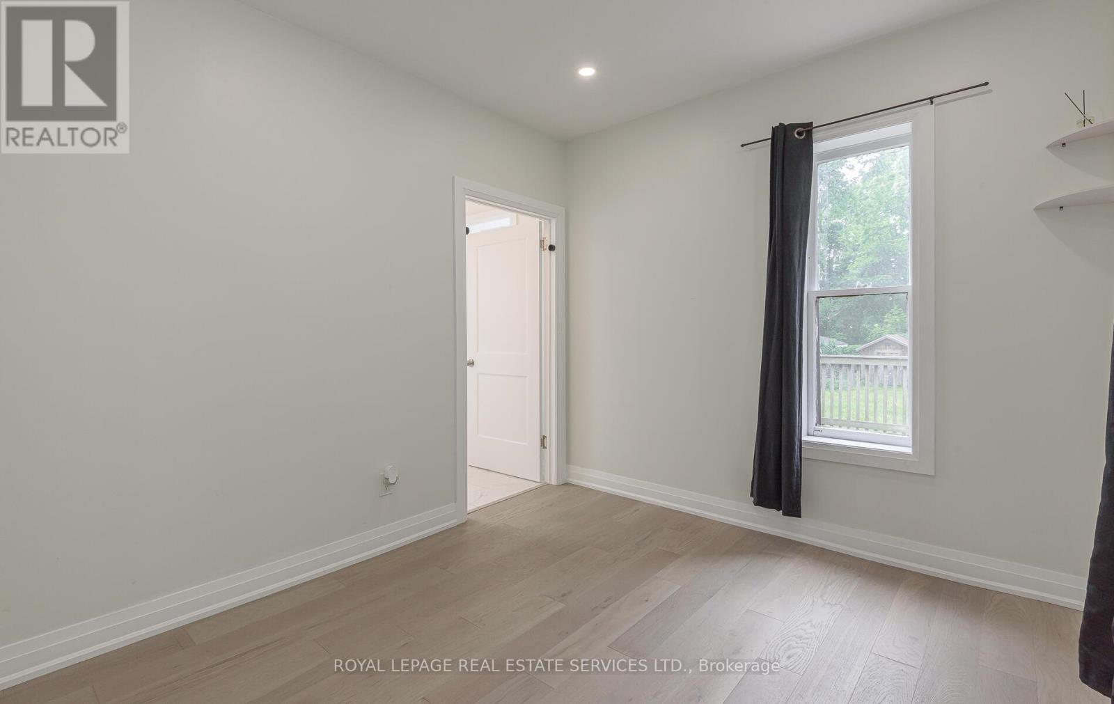 












631 LAWRENCE STREET

,
Cambridge,




Ontario
N3H2M8

