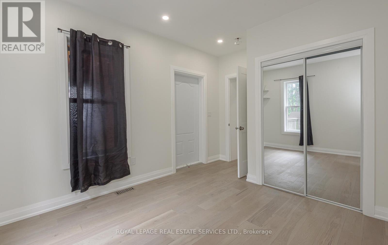 












631 LAWRENCE STREET

,
Cambridge,




Ontario
N3H2M8

