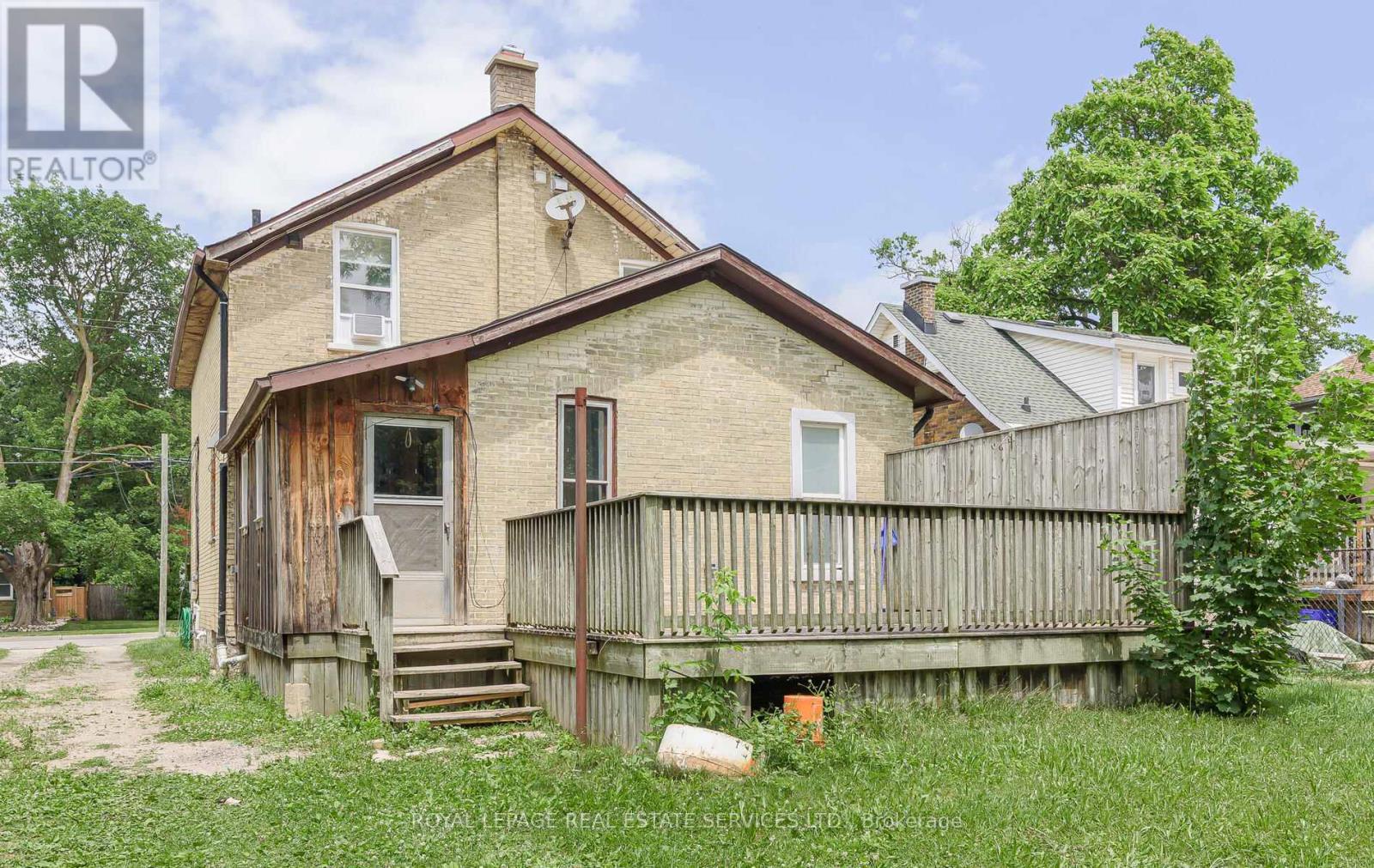 












631 LAWRENCE STREET

,
Cambridge,




Ontario
N3H2M8

