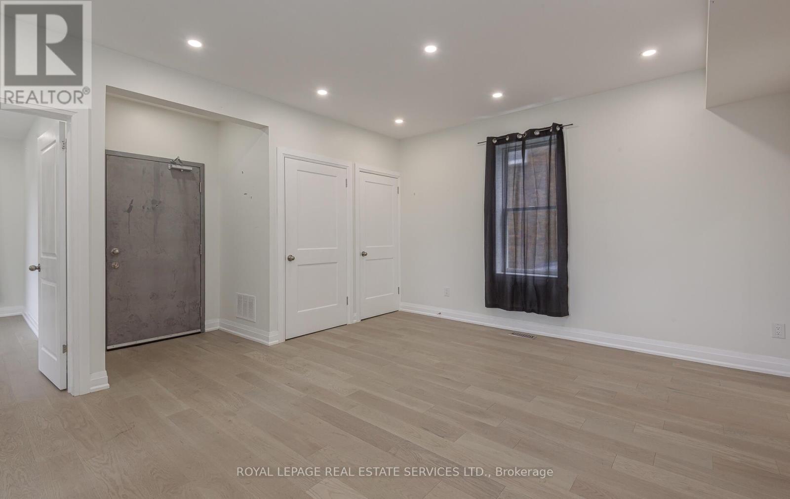 












631 LAWRENCE STREET

,
Cambridge,




Ontario
N3H2M8

