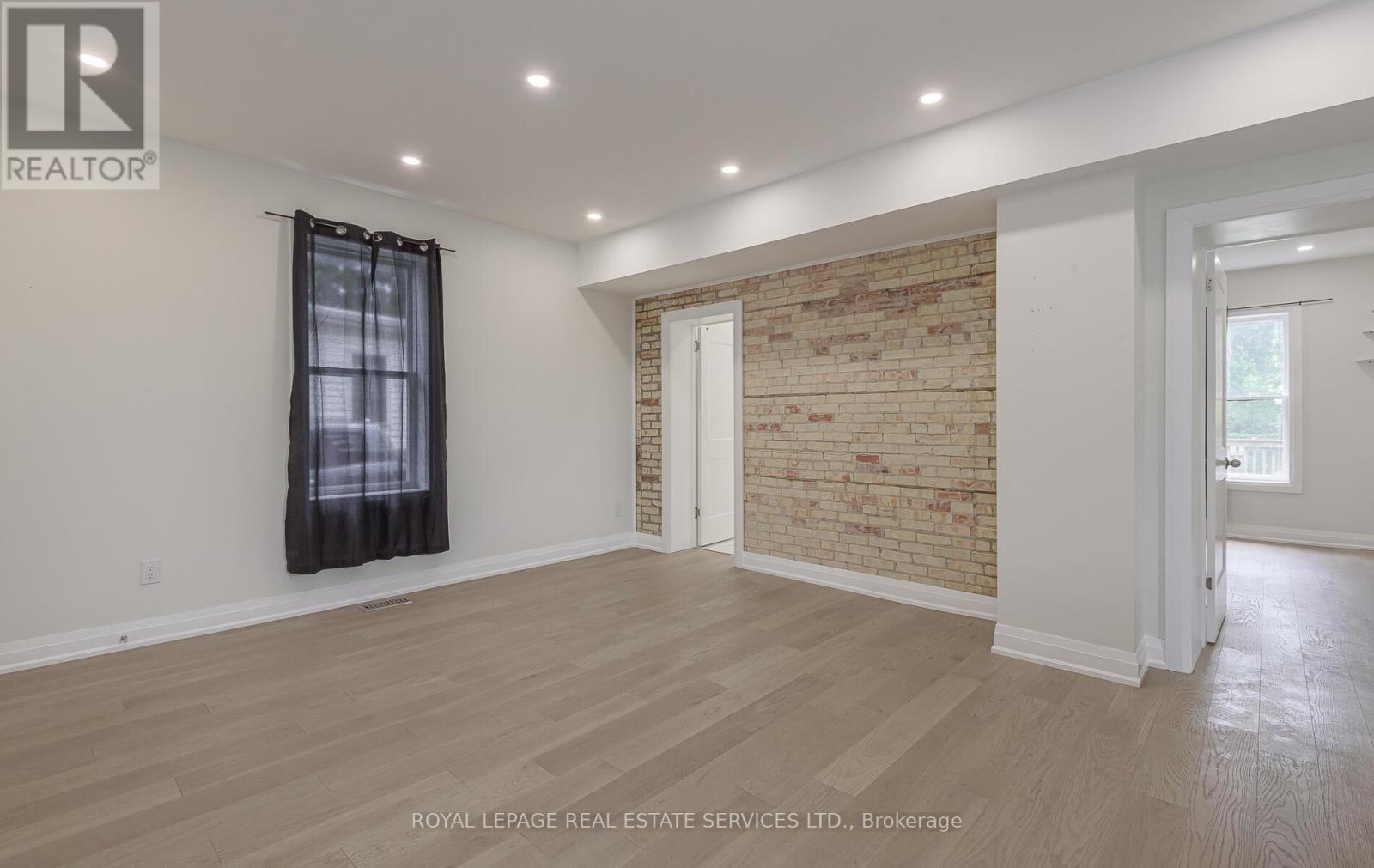 












631 LAWRENCE STREET

,
Cambridge,




Ontario
N3H2M8

