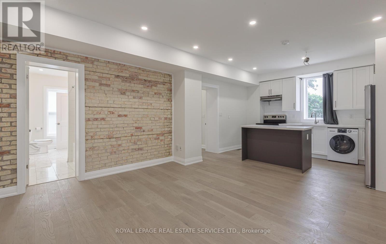 












631 LAWRENCE STREET

,
Cambridge,




Ontario
N3H2M8

