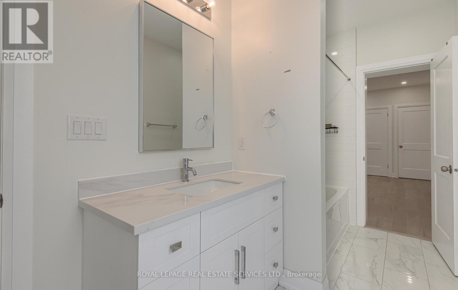 












631 LAWRENCE STREET

,
Cambridge,




Ontario
N3H2M8

