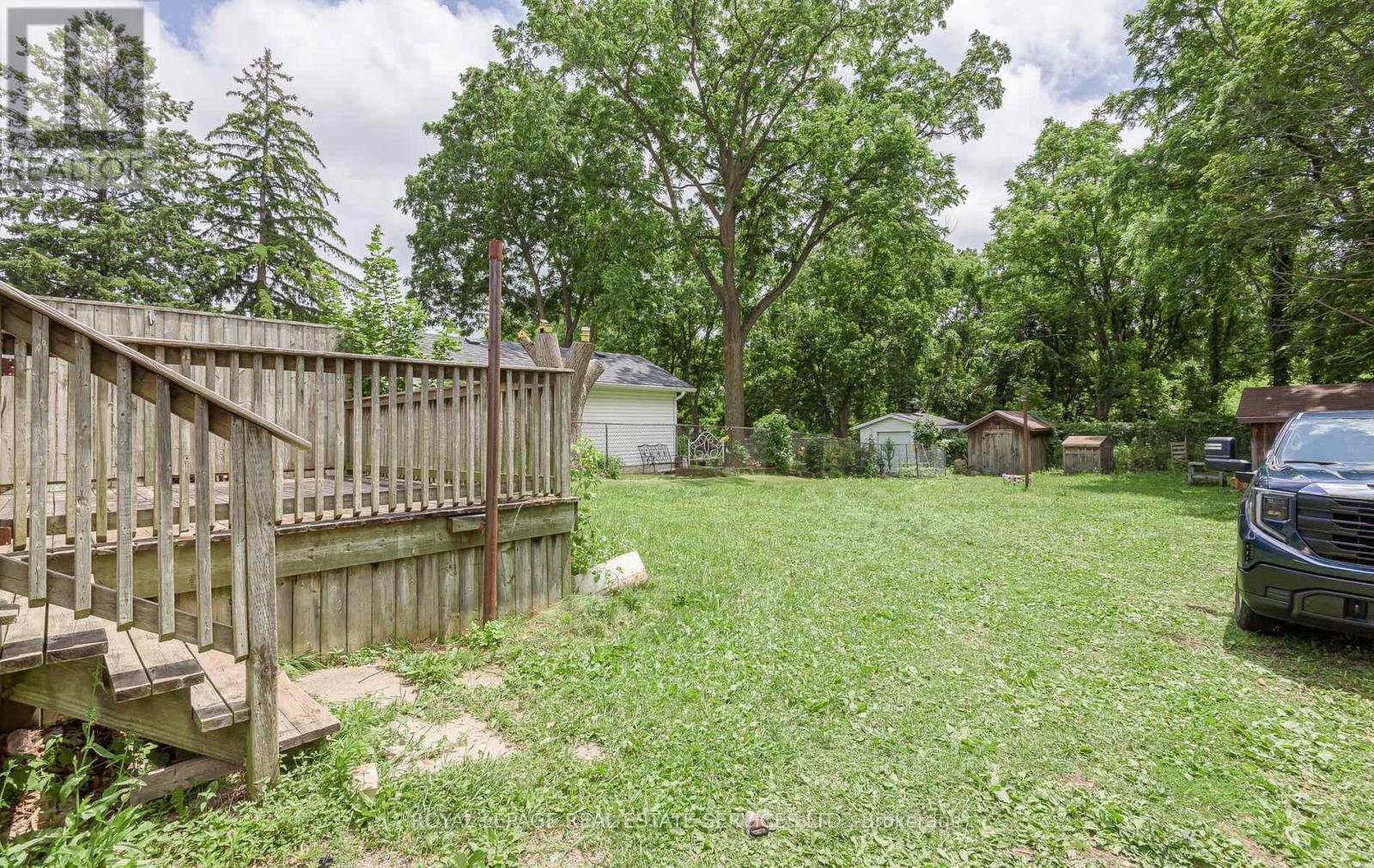 












631 LAWRENCE STREET

,
Cambridge,




Ontario
N3H2M8

