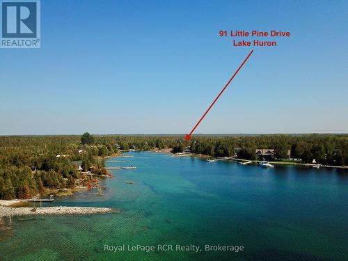 Set in exclusive Little Pine Tree Harbour.