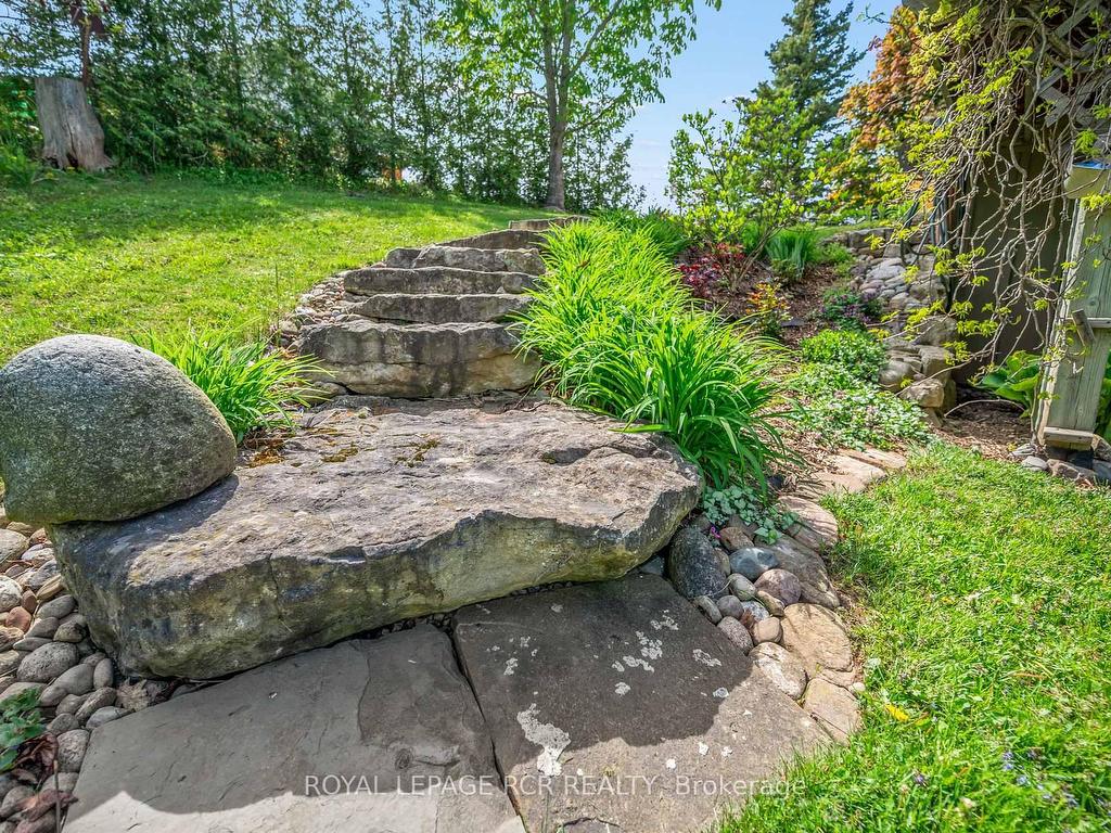 









17


King

Street,
Caledon,




ON
L7K 0C5

