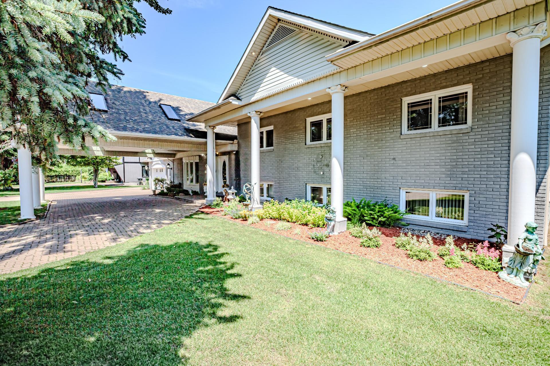 









920


Boul. St-Joseph O.

,
Drummondville,




QC
J2E1H9

