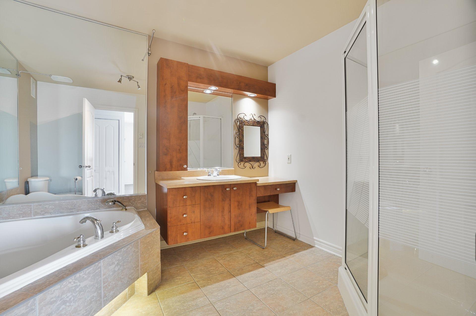 









4305


Av. Colomb

, 402,
Brossard,




QC
J4Z3V2

