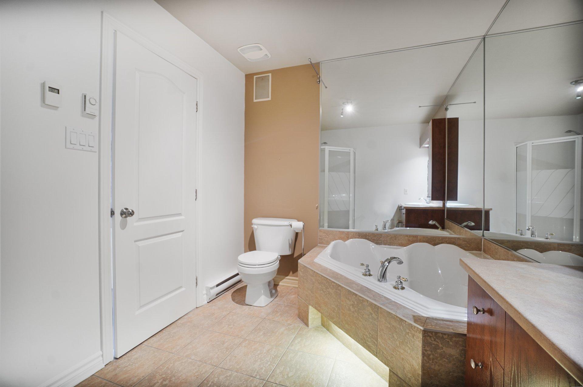 









4305


Av. Colomb

, 402,
Brossard,




QC
J4Z3V2

