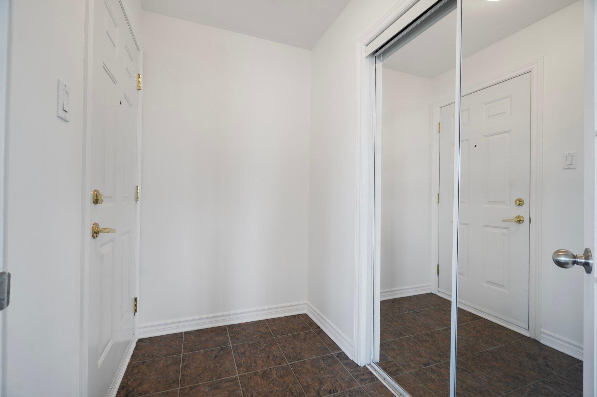 









4305


Av. Colomb

, 402,
Brossard,




QC
J4Z3V2

