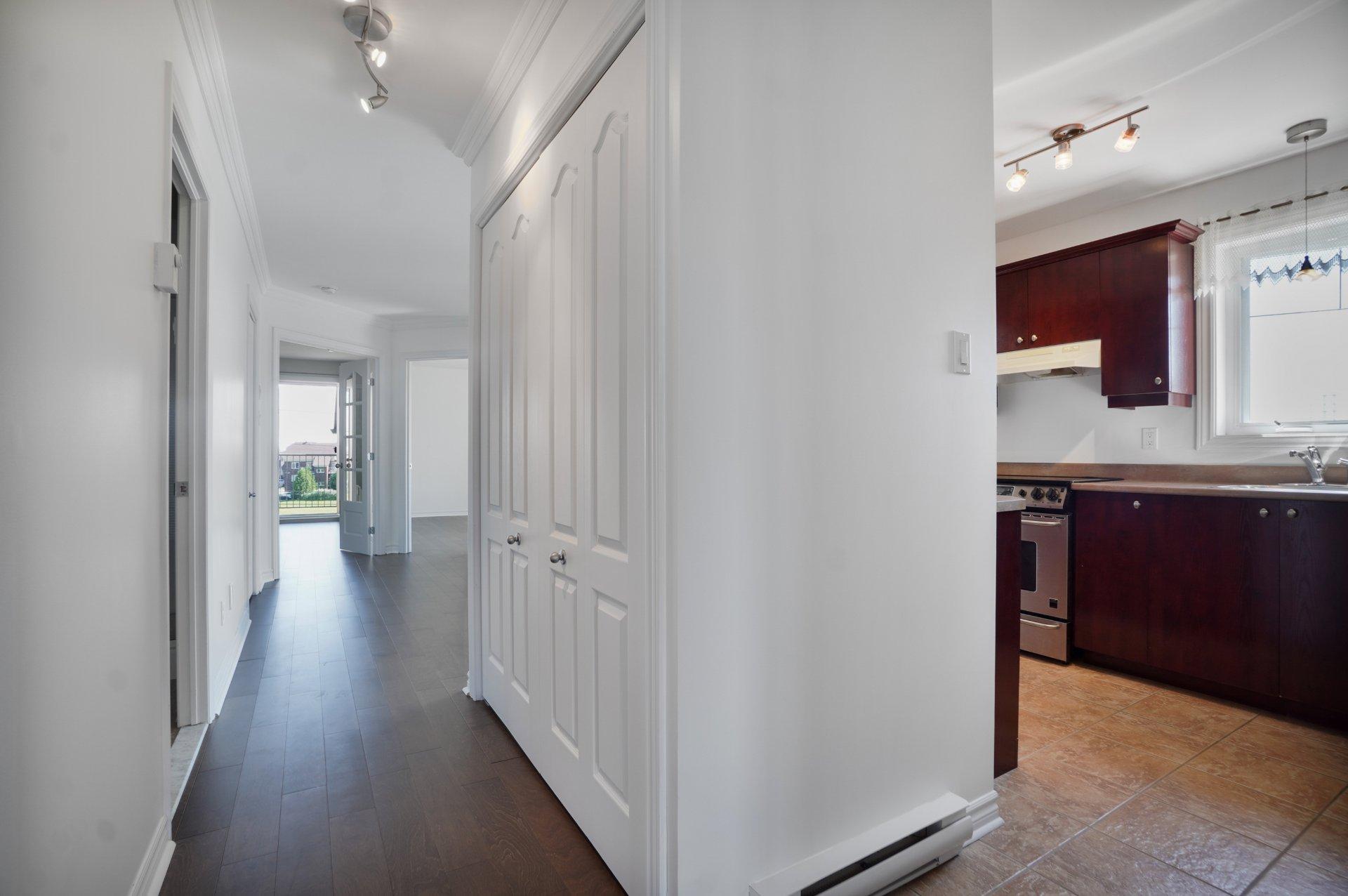 









4305


Av. Colomb

, 402,
Brossard,




QC
J4Z3V2


