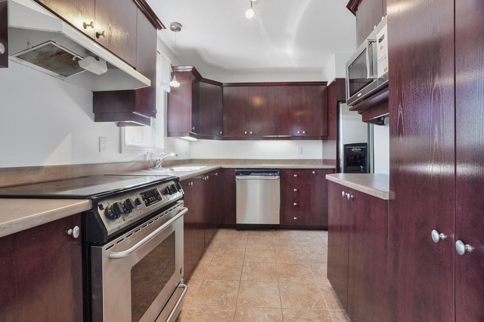 









4305


Av. Colomb

, 402,
Brossard,




QC
J4Z3V2

