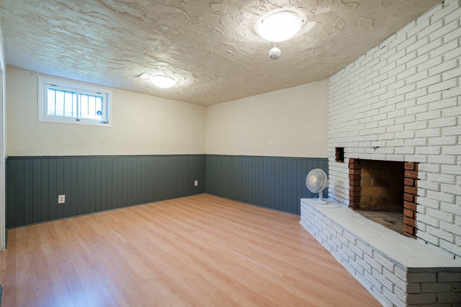









136


Lincoln Drive

,
Beaconsfield,




QC
H9W1M6

