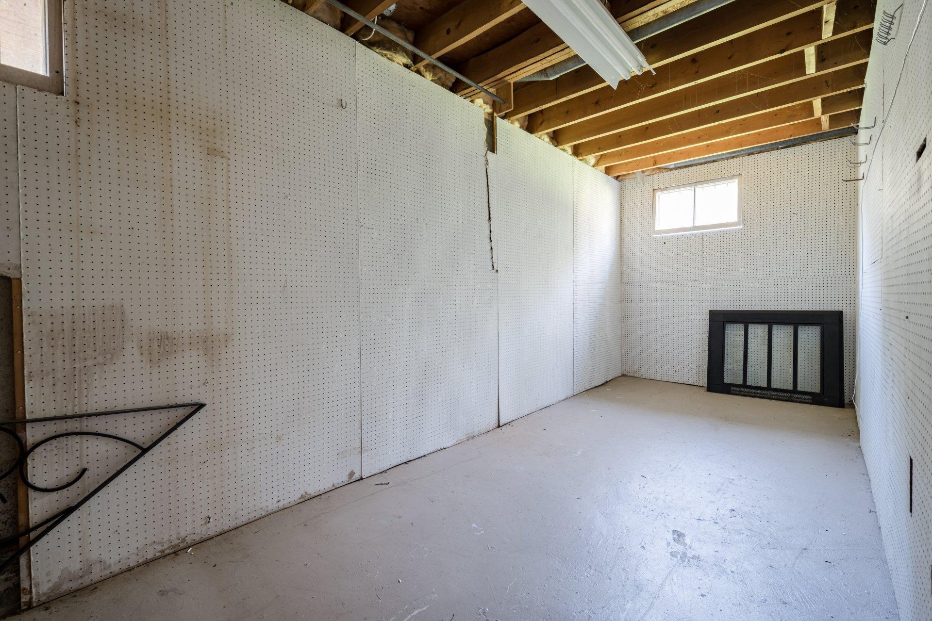 









136


Lincoln Drive

,
Beaconsfield,




QC
H9W1M6

