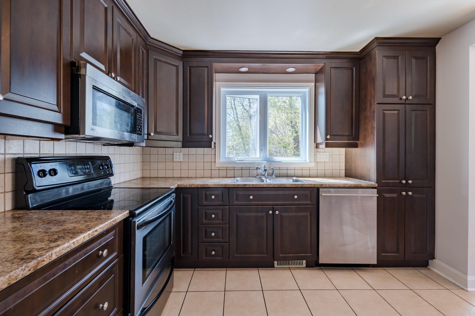 









136


Lincoln Drive

,
Beaconsfield,




QC
H9W1M6

