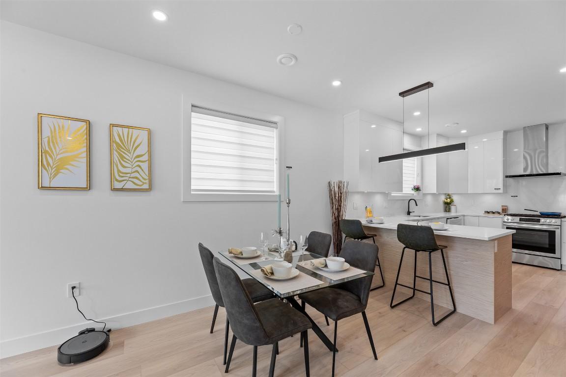 









787


Lawson

Avenue, 2,
Kelowna,




BC
V1Y 6S9

