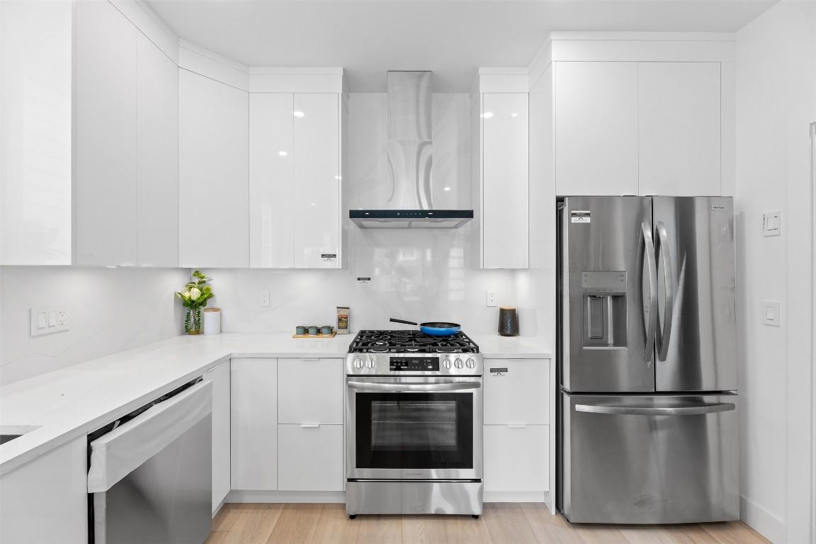 









787


Lawson

Avenue, 2,
Kelowna,




BC
V1Y 6S9

