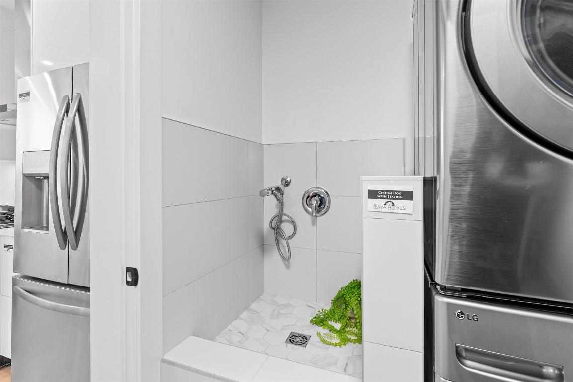 









787


Lawson

Avenue, 2,
Kelowna,




BC
V1Y 6S9

