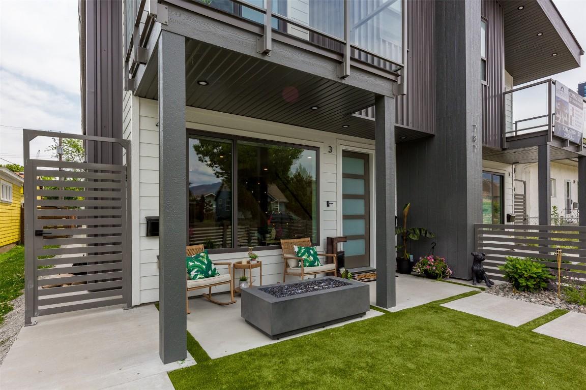 









787


Lawson

Avenue, 2,
Kelowna,




BC
V1Y 6S9

