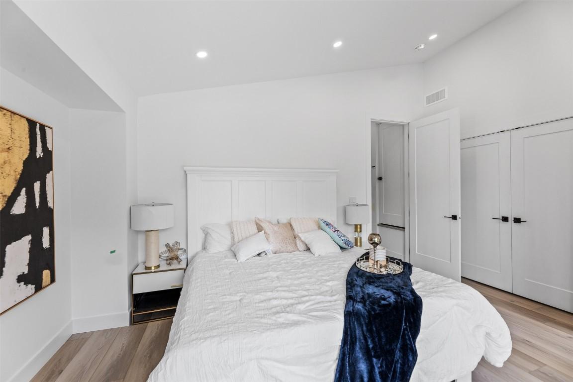









787


Lawson

Avenue, 2,
Kelowna,




BC
V1Y 6S9


