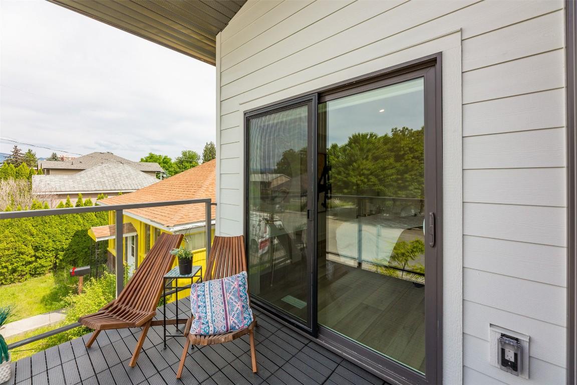 









787


Lawson

Avenue, 2,
Kelowna,




BC
V1Y 6S9

