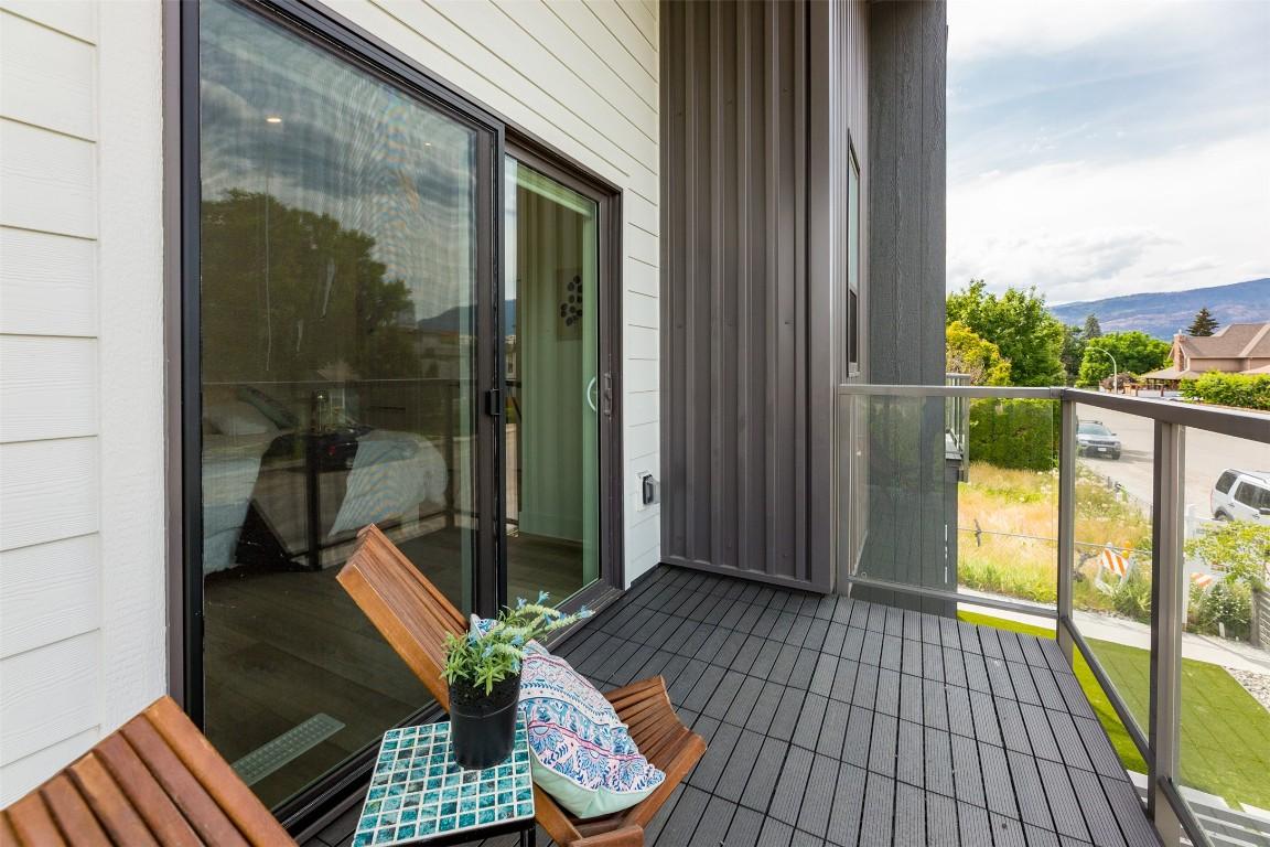 









787


Lawson

Avenue, 2,
Kelowna,




BC
V1Y 6S9

