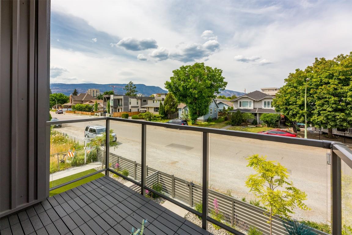 









787


Lawson

Avenue, 2,
Kelowna,




BC
V1Y 6S9

