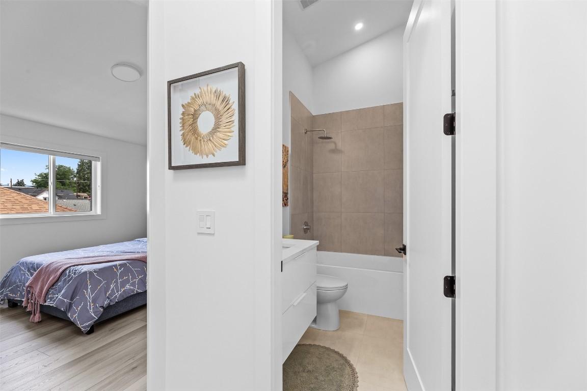 









787


Lawson

Avenue, 2,
Kelowna,




BC
V1Y 6S9

