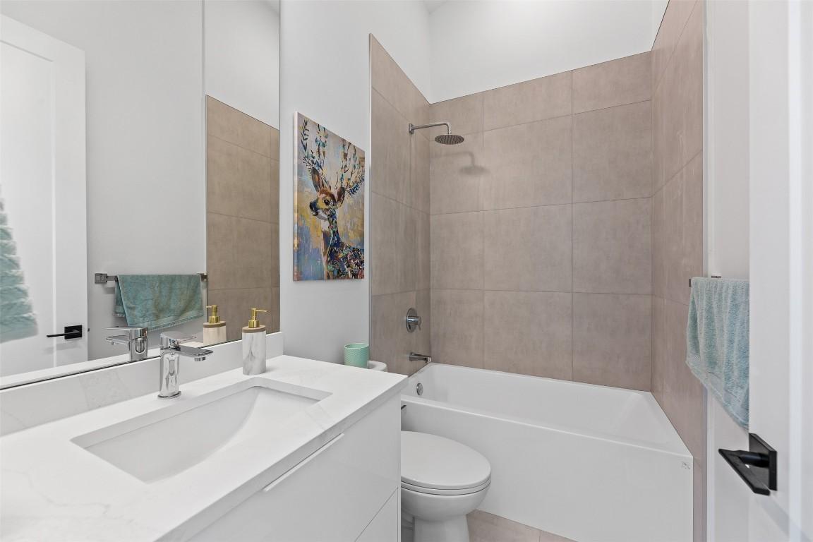 









787


Lawson

Avenue, 2,
Kelowna,




BC
V1Y 6S9

