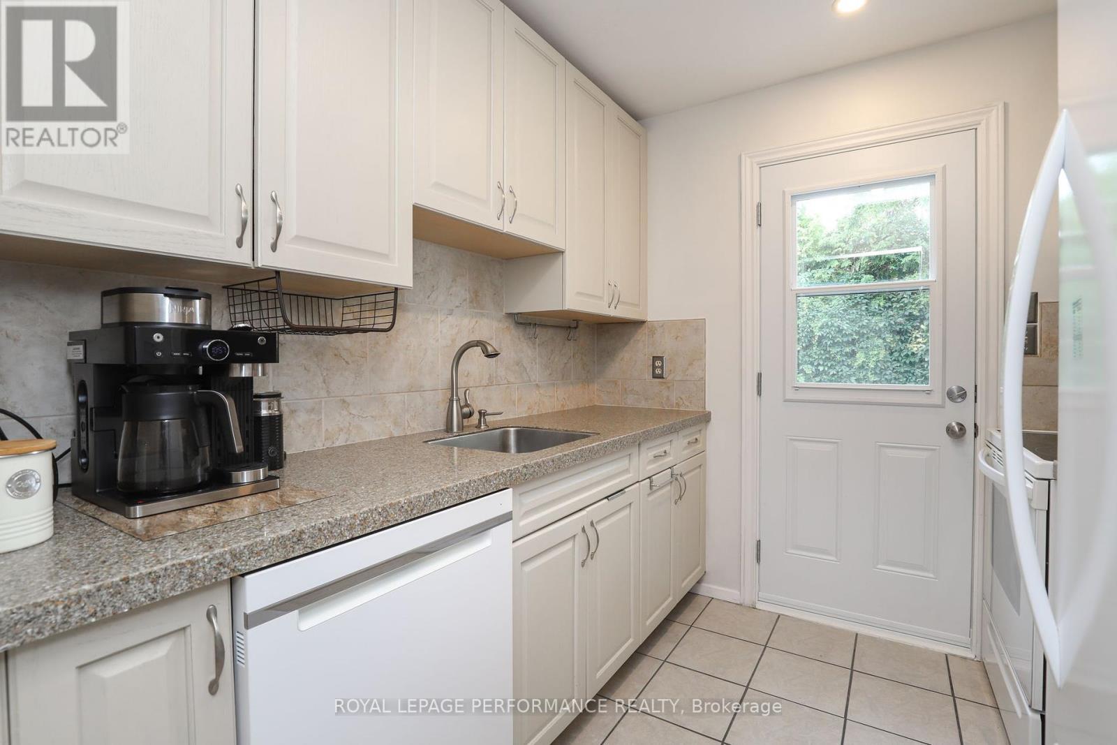 












A - 2 LOVELL LANE

,
Ottawa,




Ontario
K2H9B6

