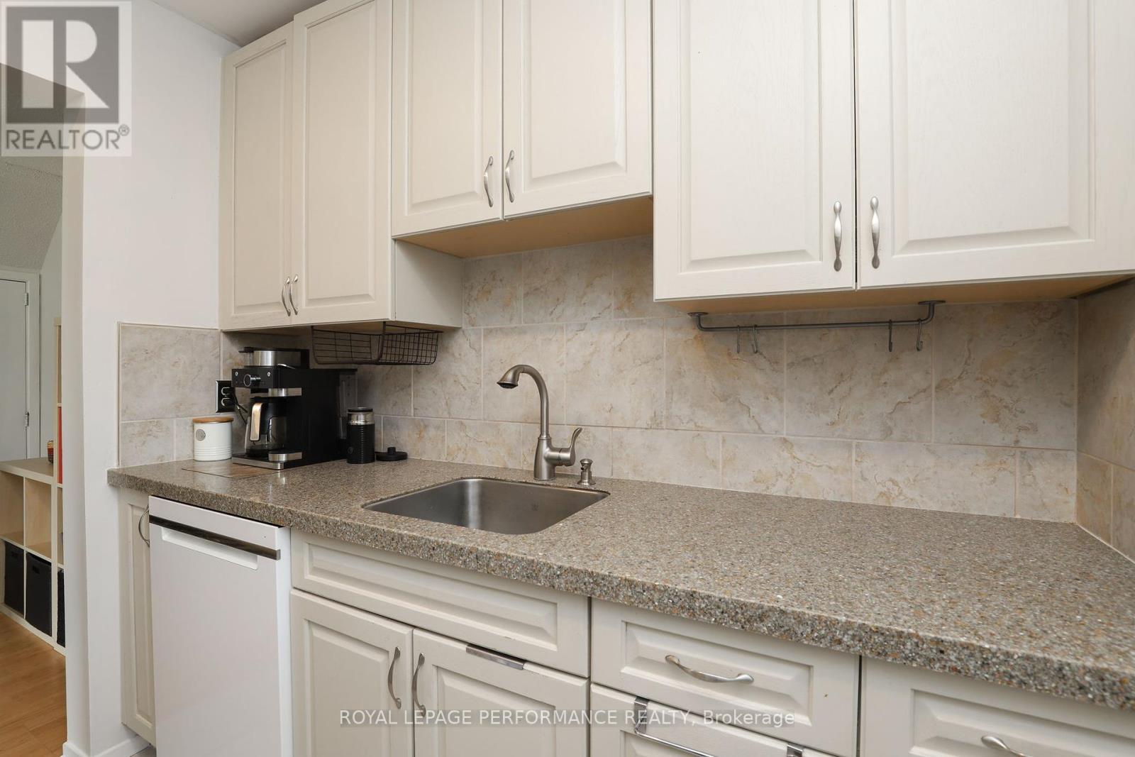 












A - 2 LOVELL LANE

,
Ottawa,




Ontario
K2H9B6

