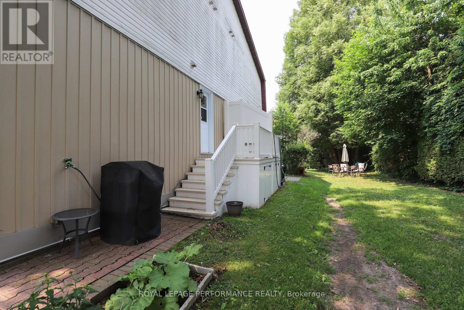 












A - 2 LOVELL LANE

,
Ottawa,




Ontario
K2H9B6

