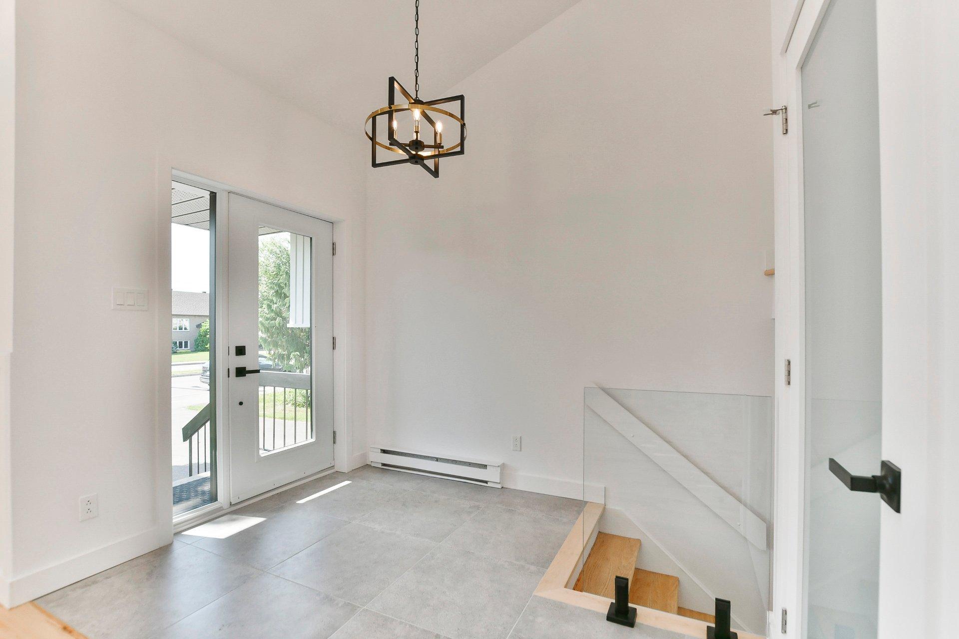 









995


Boul. Iberville

,
Repentigny (Repentigny),




QC
J5Y3A8

