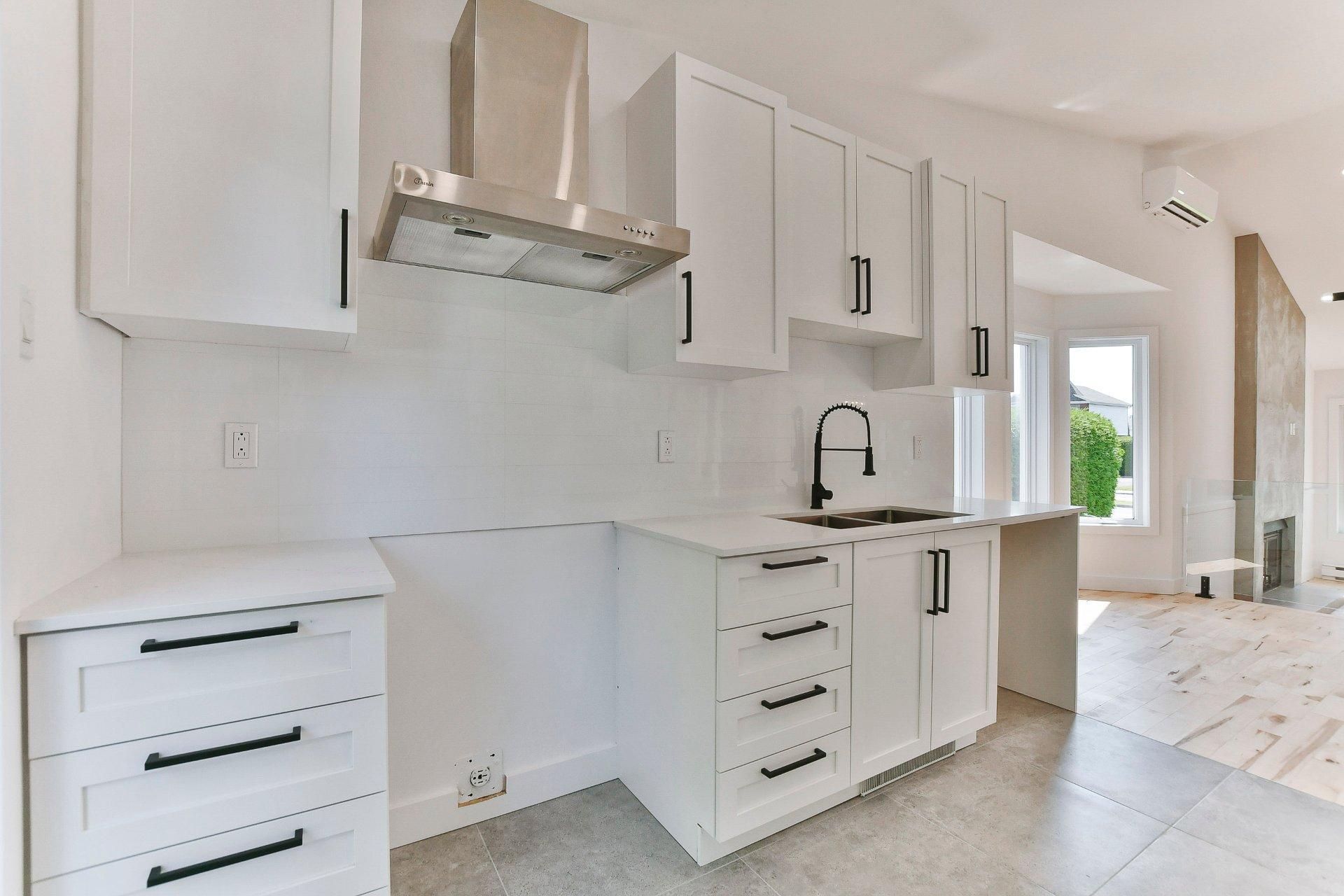 









995


Boul. Iberville

,
Repentigny (Repentigny),




QC
J5Y3A8

