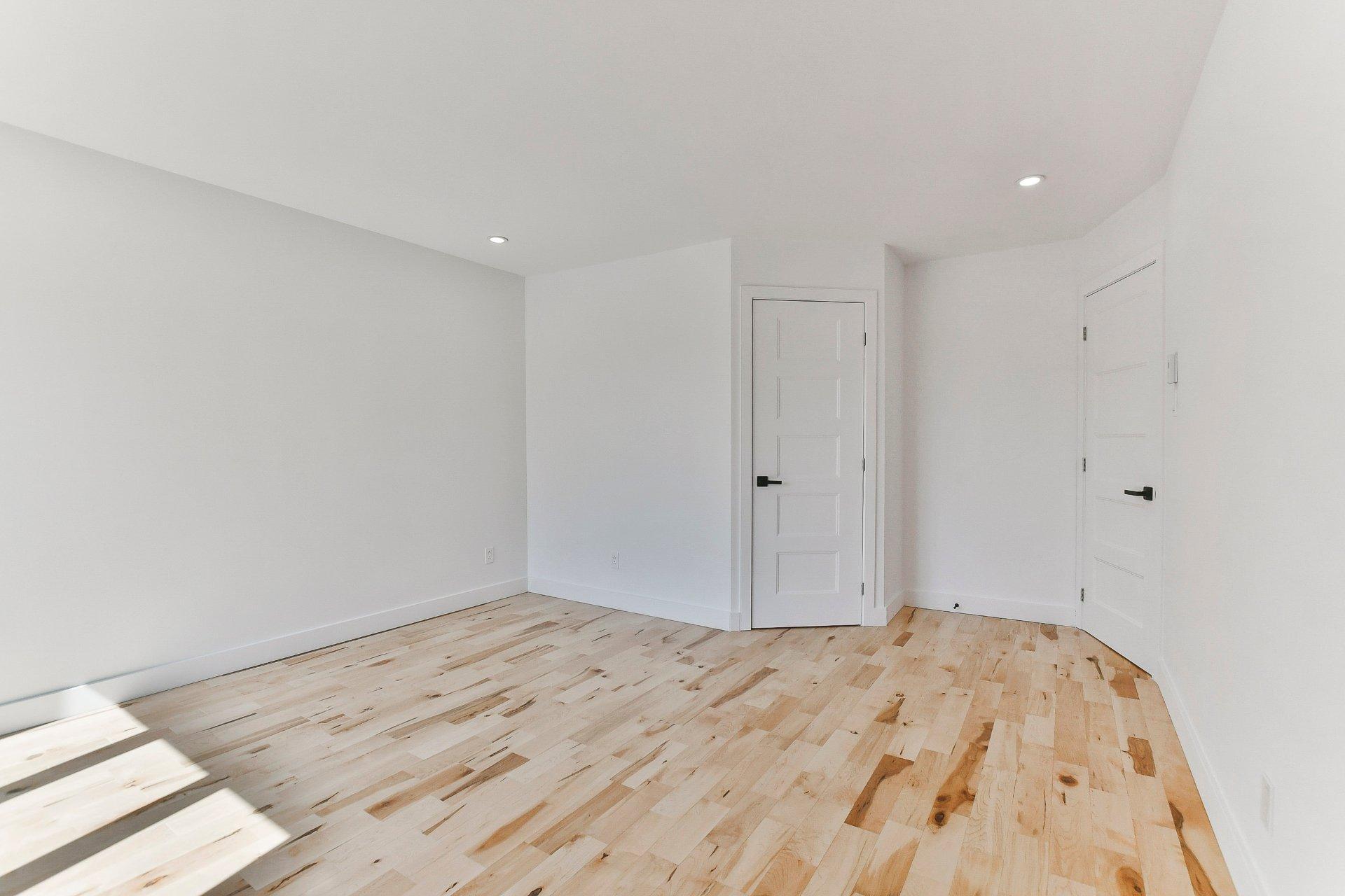 









995


Boul. Iberville

,
Repentigny (Repentigny),




QC
J5Y3A8

