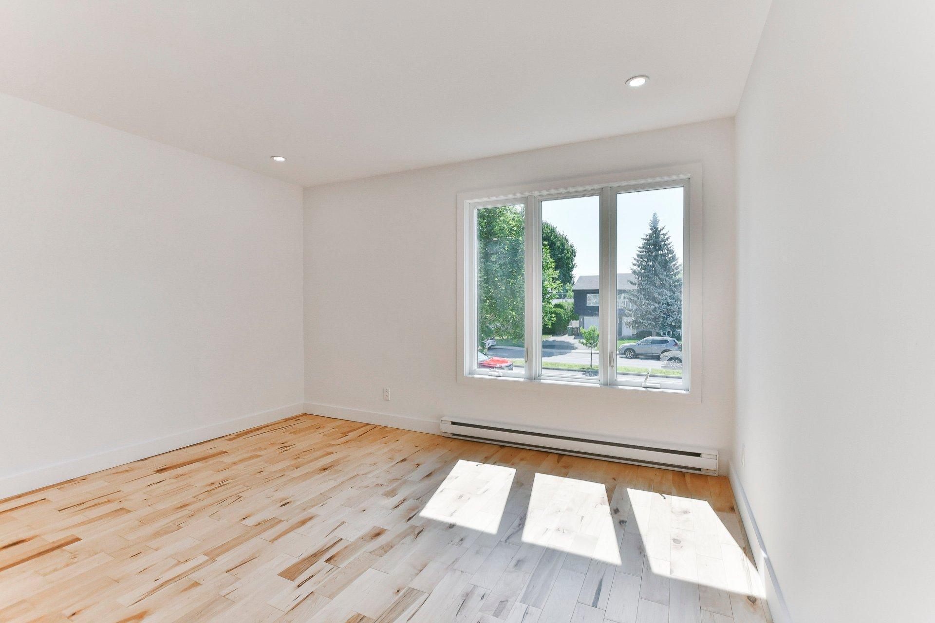 









995


Boul. Iberville

,
Repentigny (Repentigny),




QC
J5Y3A8

