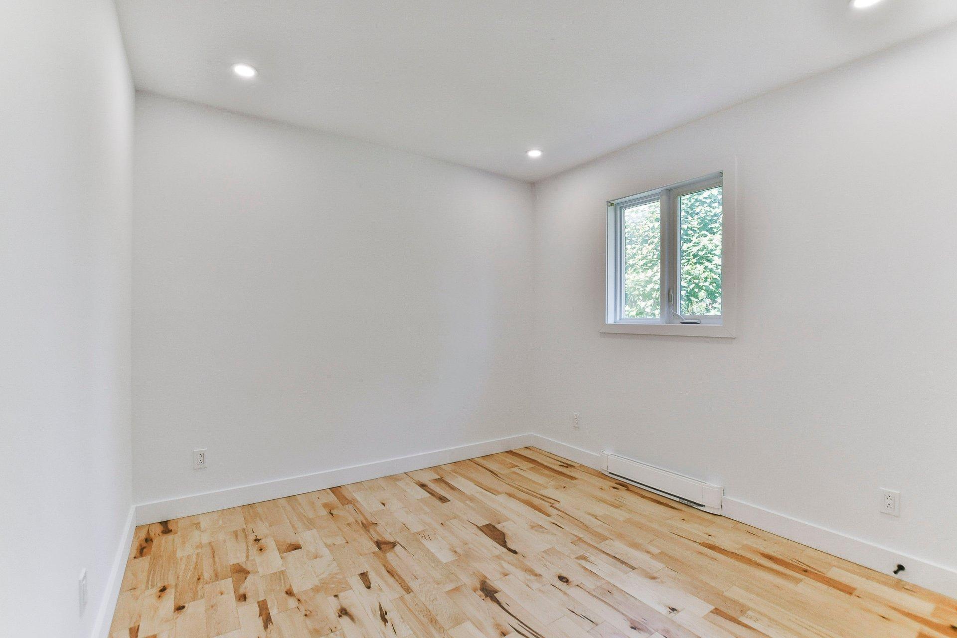 









995


Boul. Iberville

,
Repentigny (Repentigny),




QC
J5Y3A8

