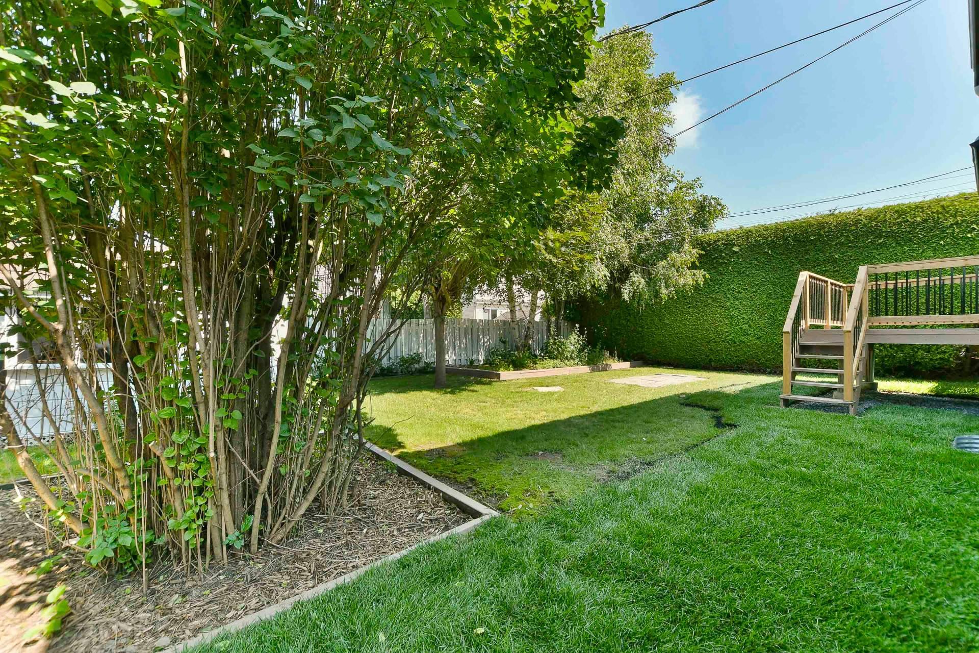 









995


Boul. Iberville

,
Repentigny (Repentigny),




QC
J5Y3A8


